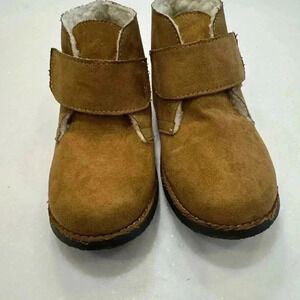 Kenneth Cole reaction unisex chukka boots. Brown suede size 9